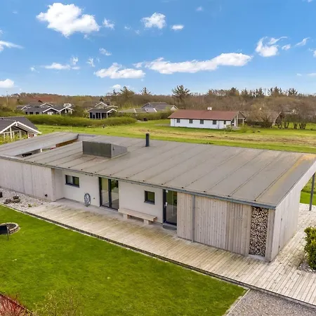 Safir - 200m To The Fjord By Interhome