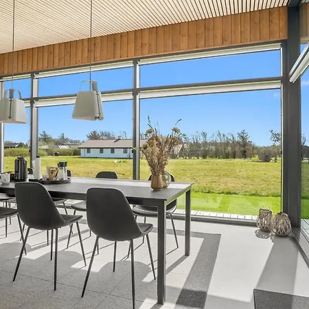 Safir - 200m To The Fjord By Interhome