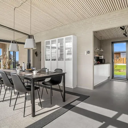Safir - 200m To The Fjord By Interhome